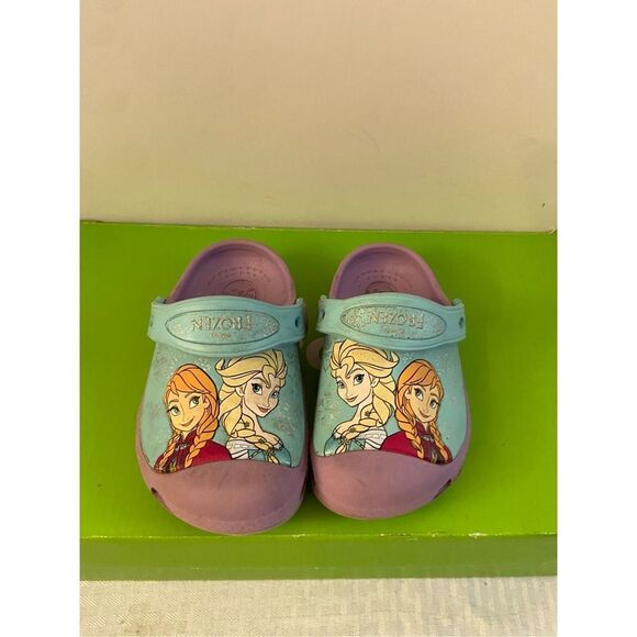 Crocs purple clogs Disney Frozen size 6/7 girls some scuffs - Picture 2 of 3
